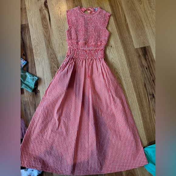 HUNTER BELL Dresses & Skirts - HUNTER BELL Pink Gingham Smocked Waist Midi Dress